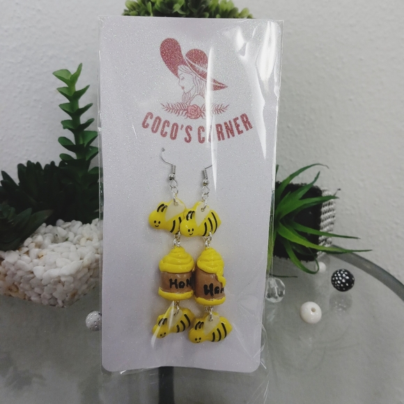Honey pot bee dangle earrings - Picture 11 of 11